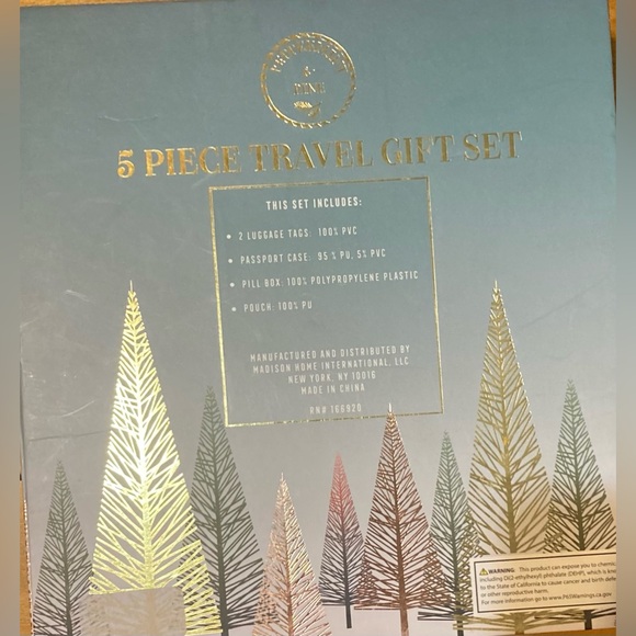 NWT Peppermint and Pine 5 Piece Travel Gift Set - Picture 2 of 4